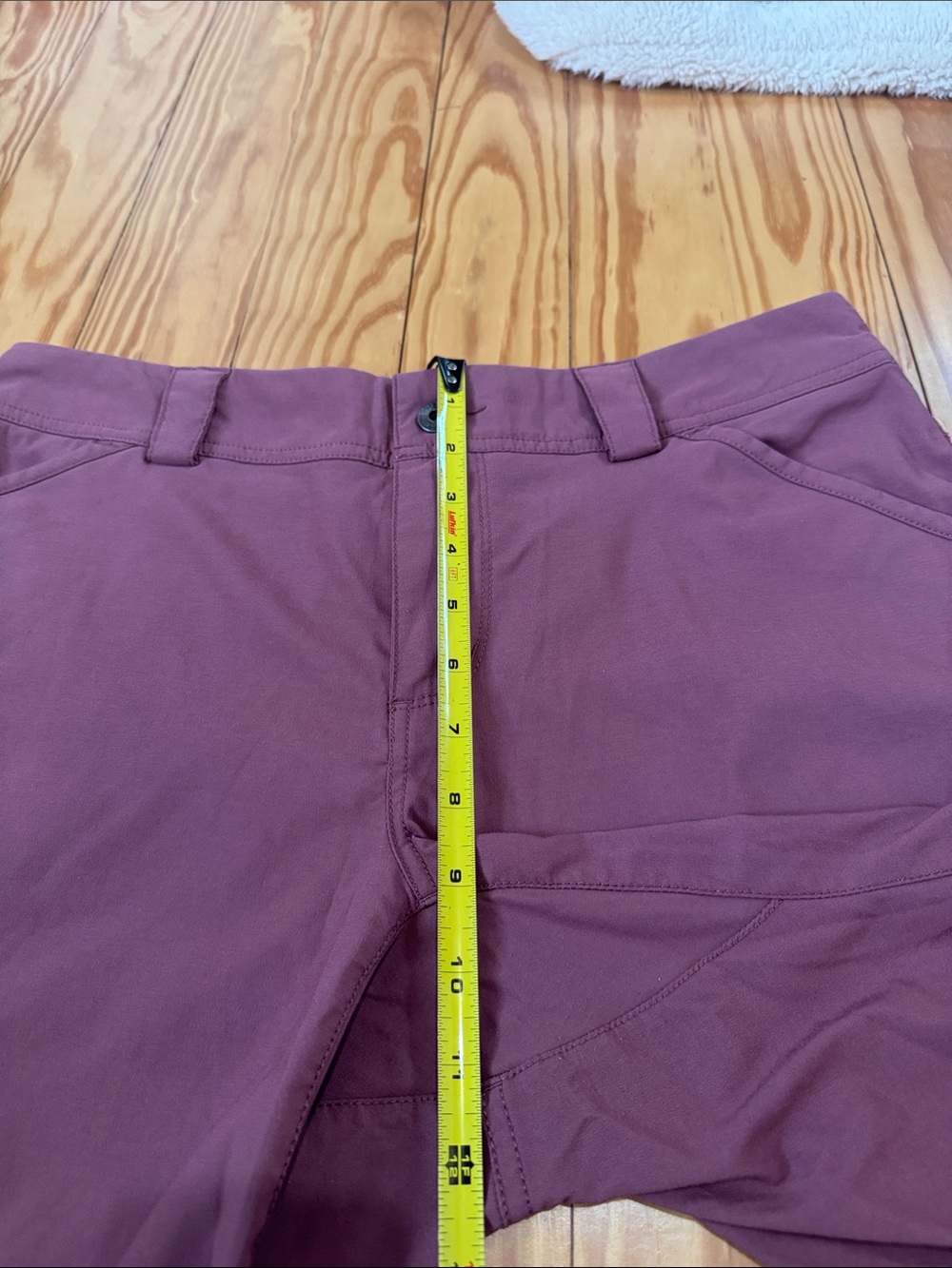 Duluth Trading Co Women's Cargo Shorts in Dusty Rose - Picture 5 of 9